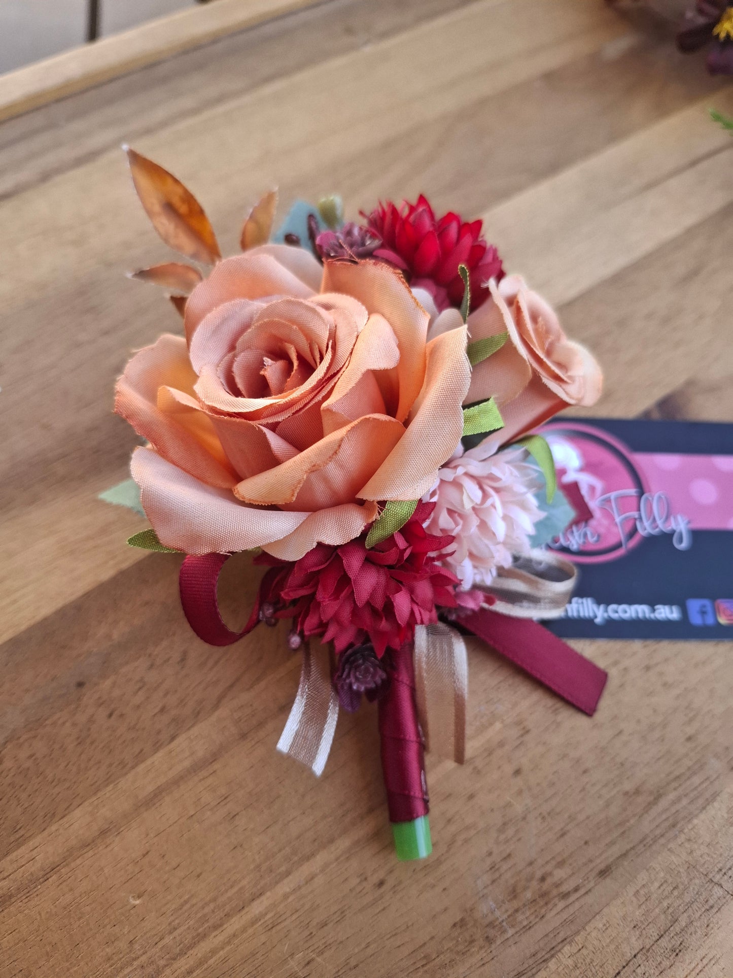 BOUTONNIERE - Apricot/Maroon