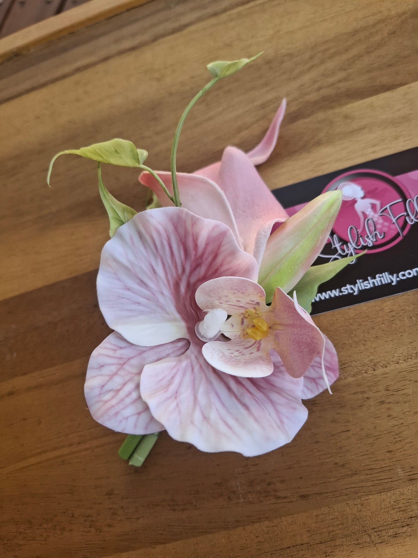 BOUTONNIERE- Pink