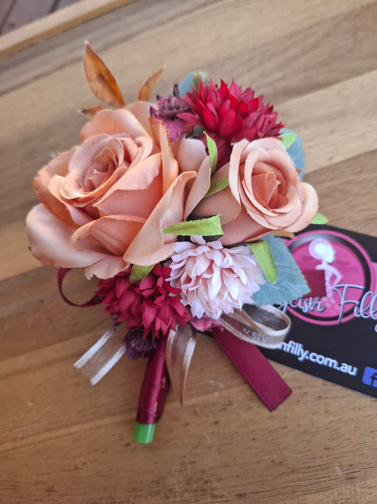 BOUTONNIERE - Apricot/Maroon