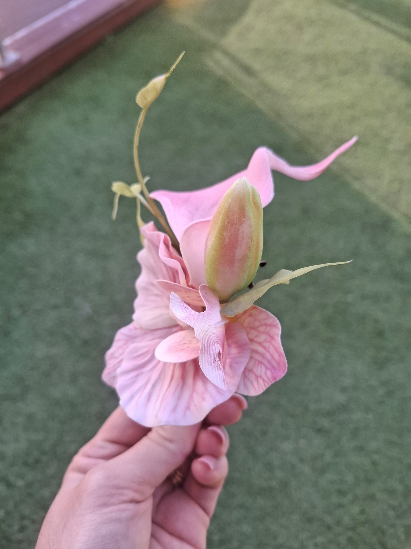 BOUTONNIERE- Pink