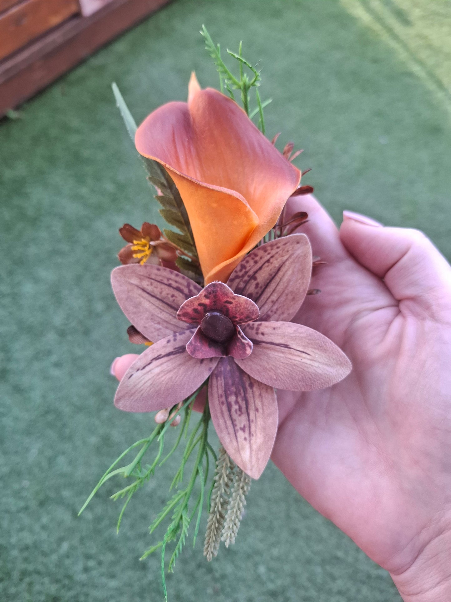 BOUTONNIERE- Orange/Browns