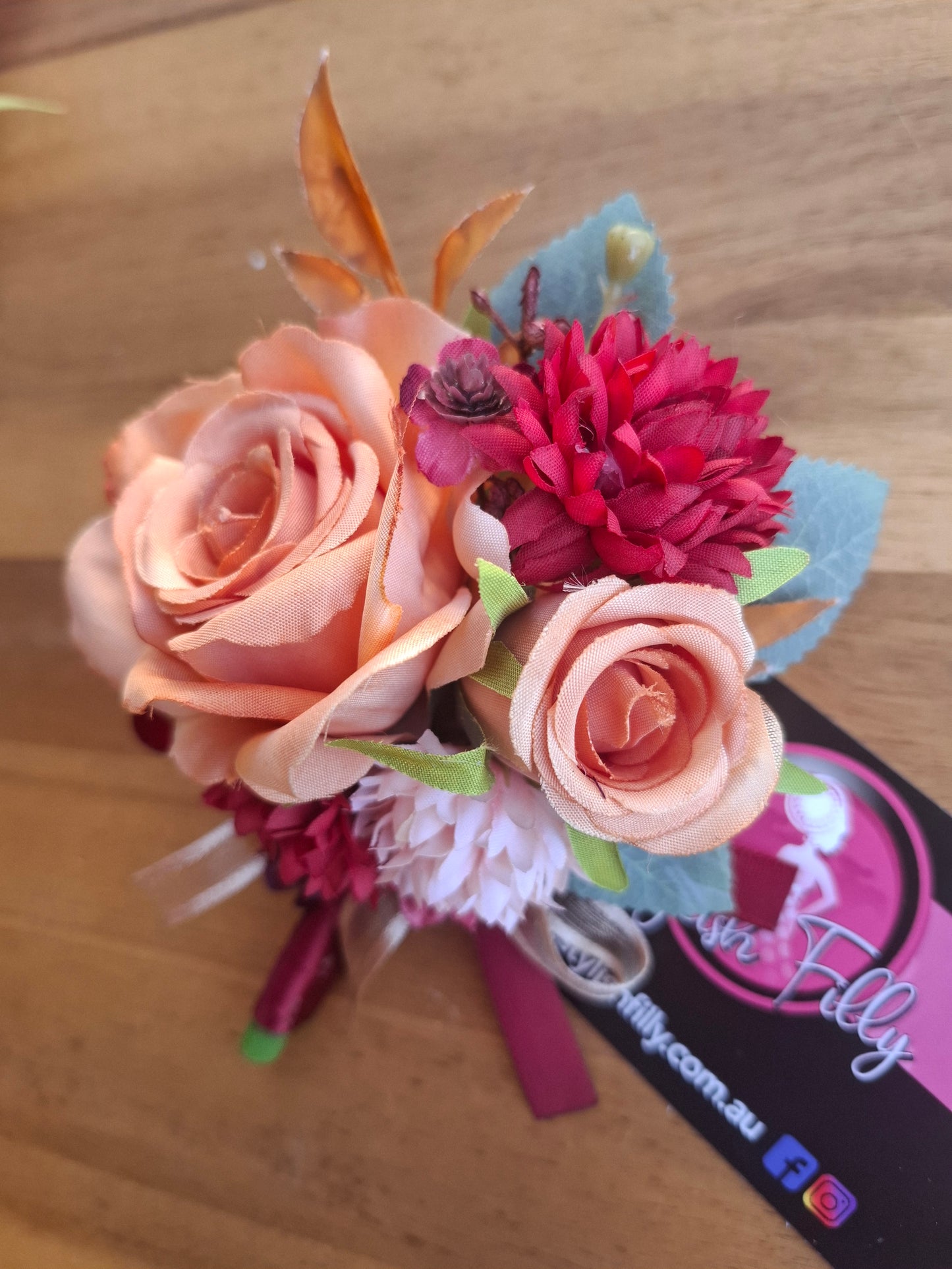BOUTONNIERE - Apricot/Maroon