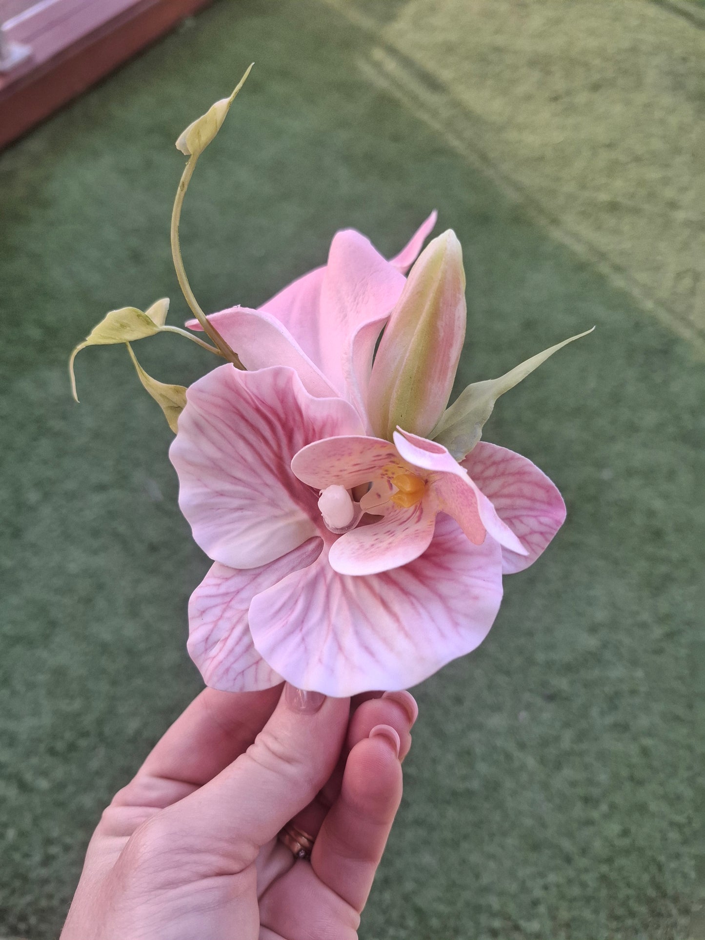 BOUTONNIERE- Pink