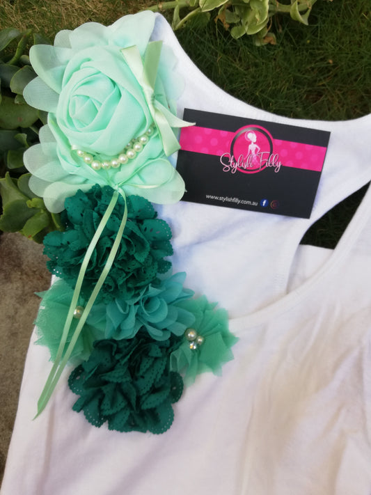Size 8 White with Mint/Green