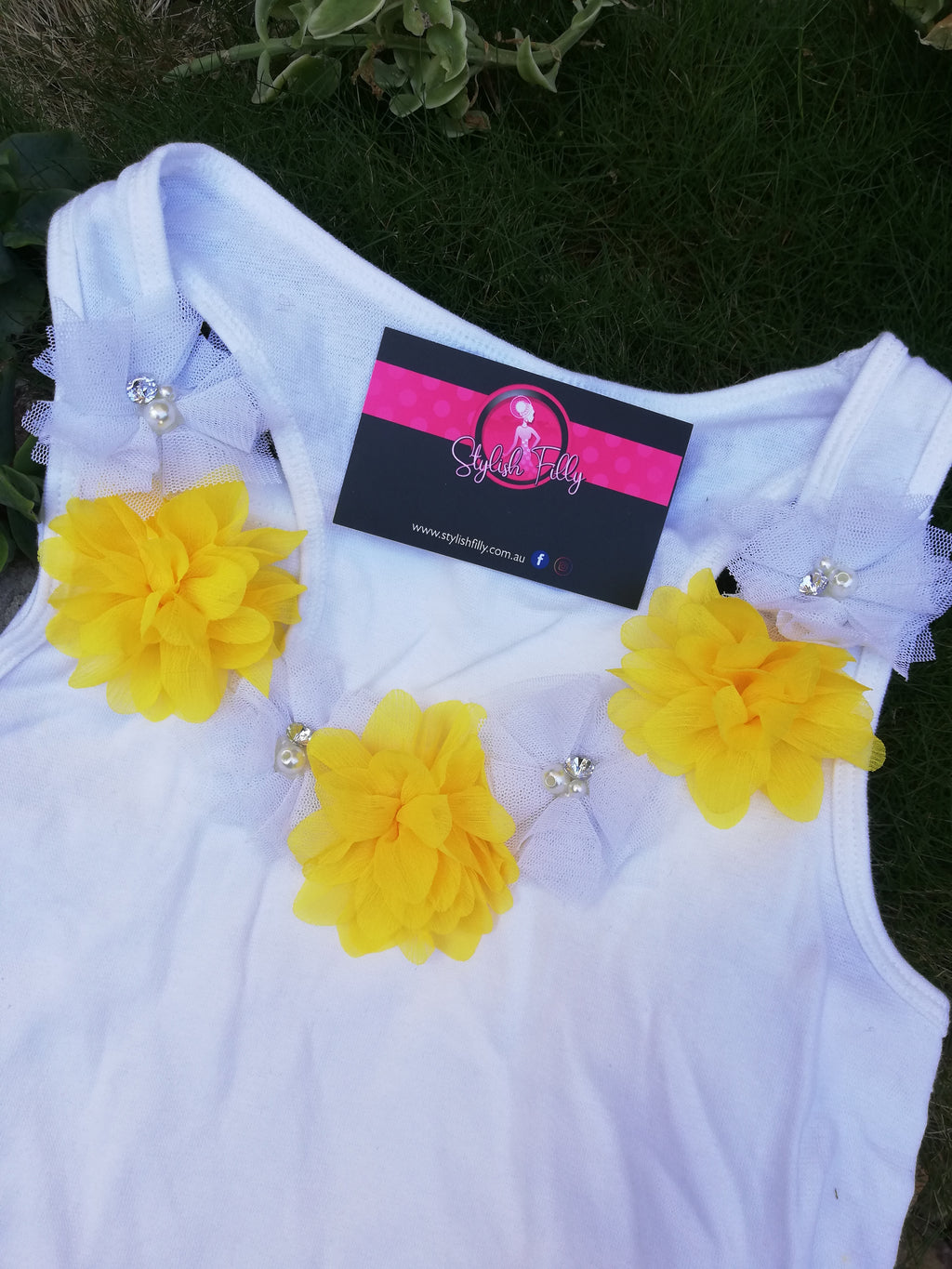 Size 10 White with Yellow Flowers
